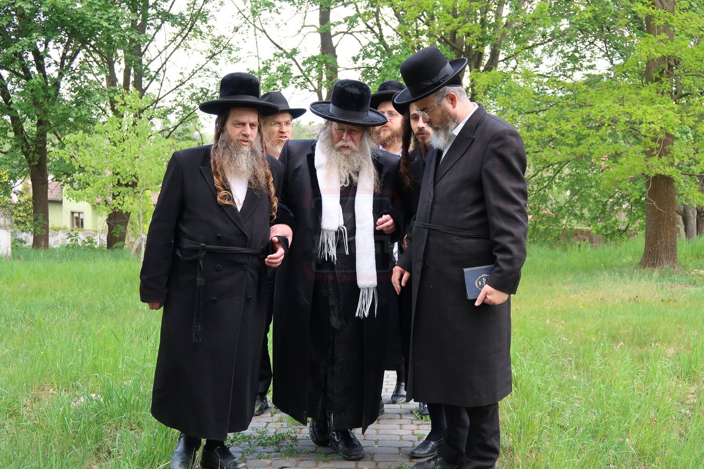 האדמו"ר מקוזמיר במסע הקודש לפולין