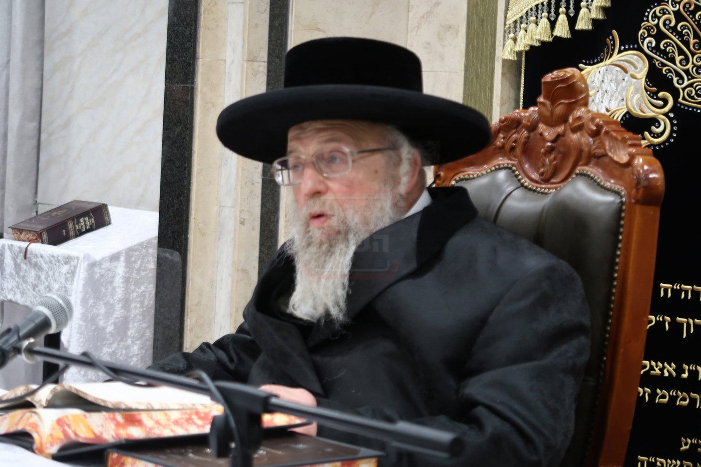 האדמו"ר מפינסק קרלין בביקור בישיבתו בבני ברק