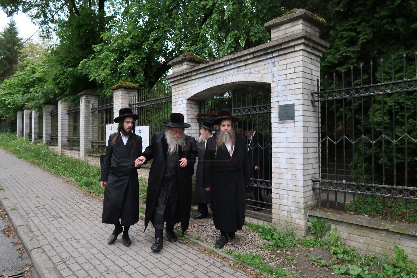 האדמו"ר מקוזמיר במסע הקודש לפולין