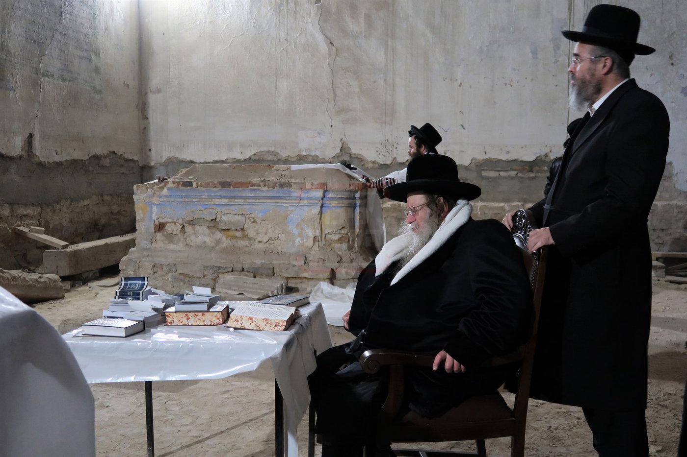 האדמו"ר מקוזמיר במסע הקודש לפולין