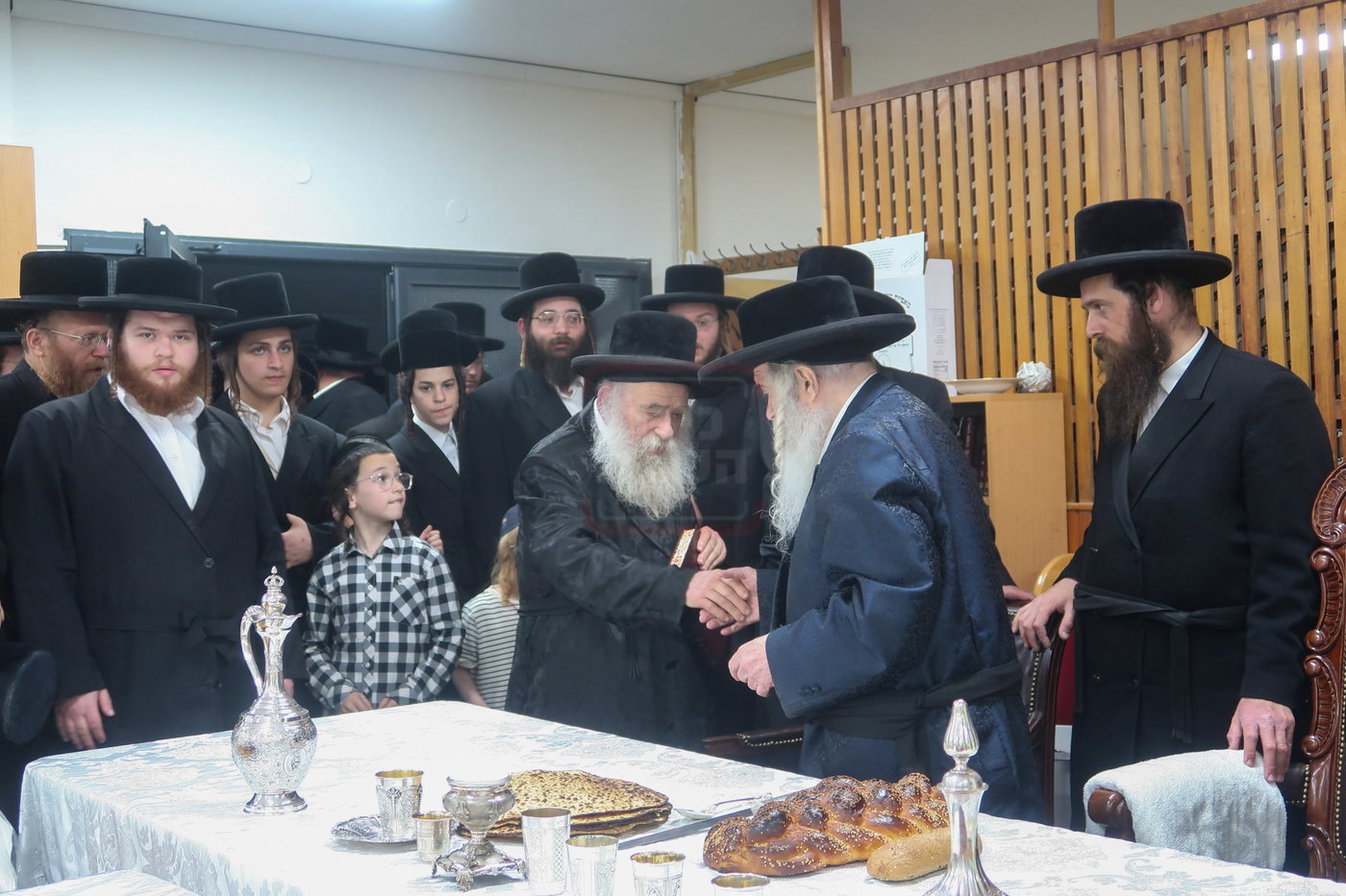 האדמו"ר מקרעטשניף י-ם בכפר עטה