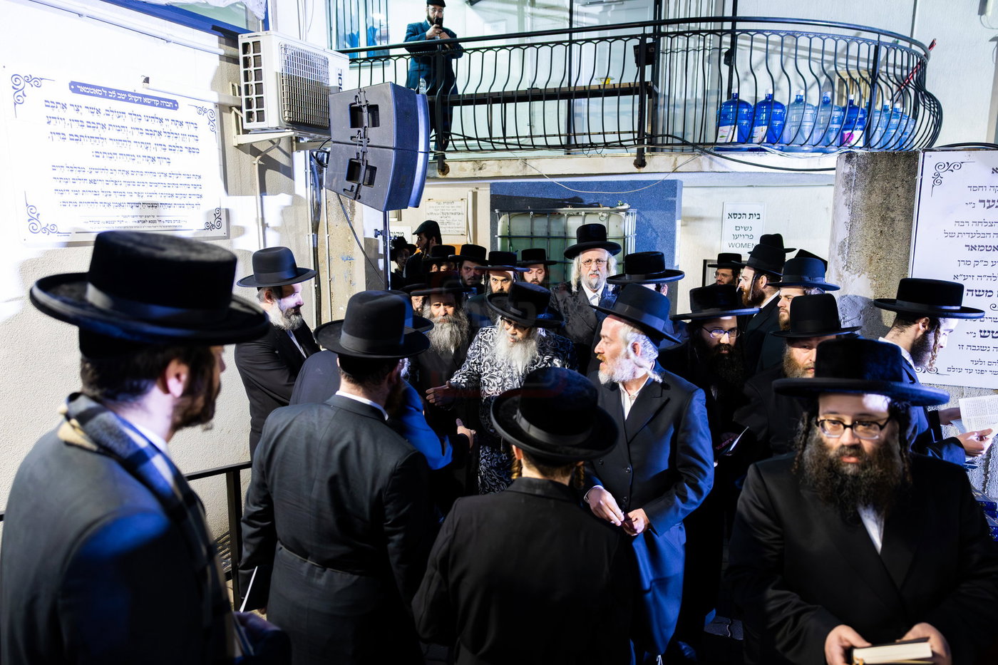 האדמו"ר מסאטמר בתפילה באוהל