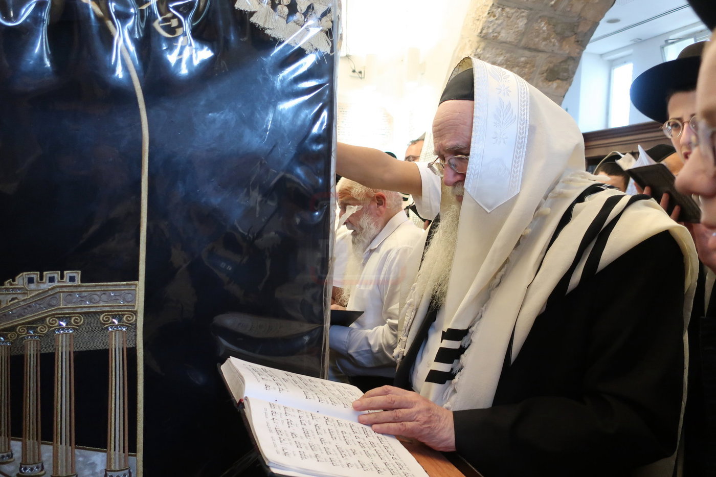 הגאון ר' משה דוד ליפקוביץ בקבר רחל