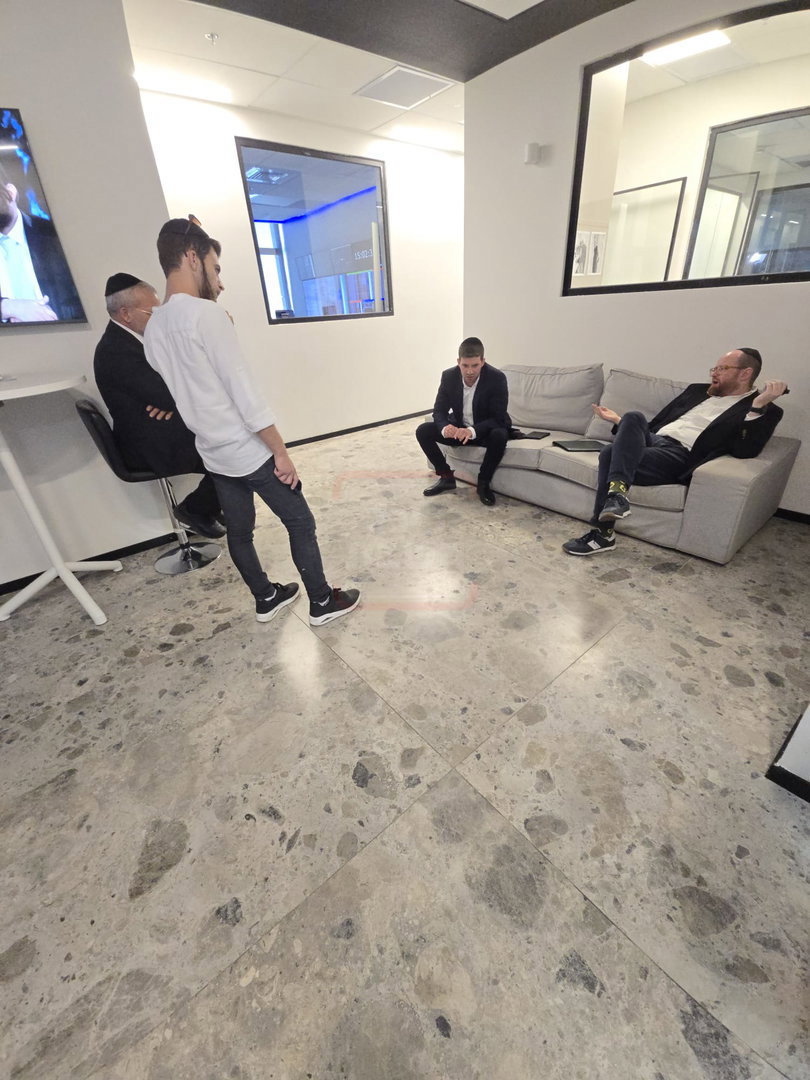 הח"כ שהפתיע את כולם | 'זופניק בכיכר' עם כל התמונות, הנייעס והחשיפות של השבוע