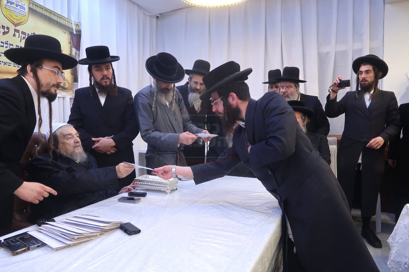 המעמד במעונו של הגרי"מ שכטר