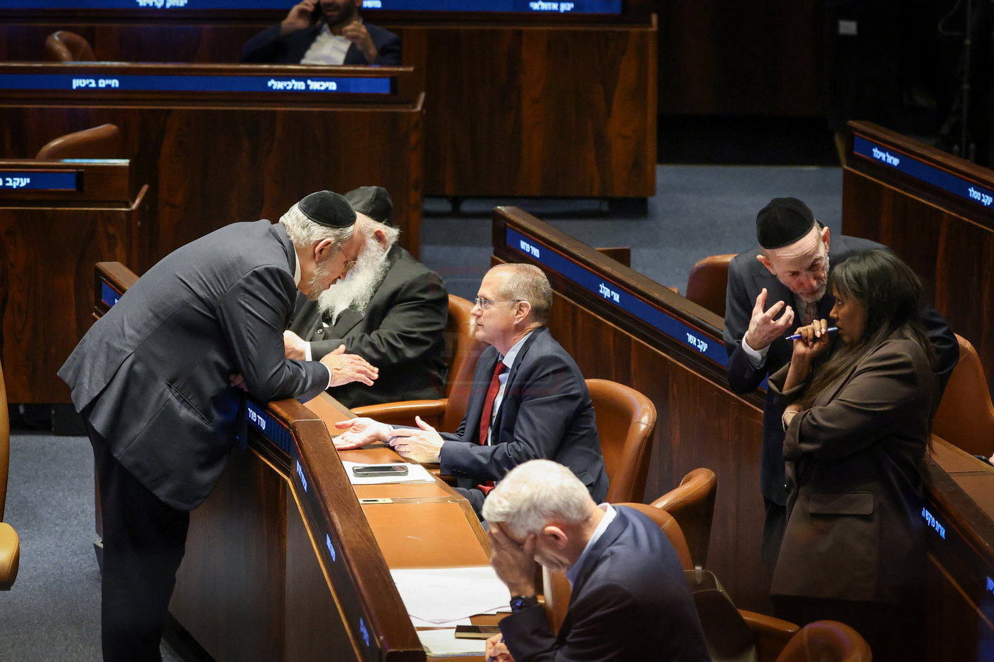 הח"כ שהפתיע את כולם | 'זופניק בכיכר' עם כל התמונות, הנייעס והחשיפות של השבוע