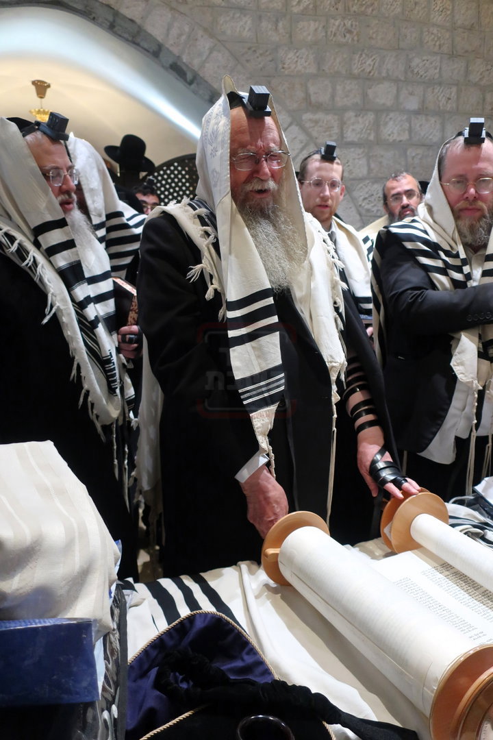 הגאון ר' משה דוד ליפקוביץ בקבר רחל