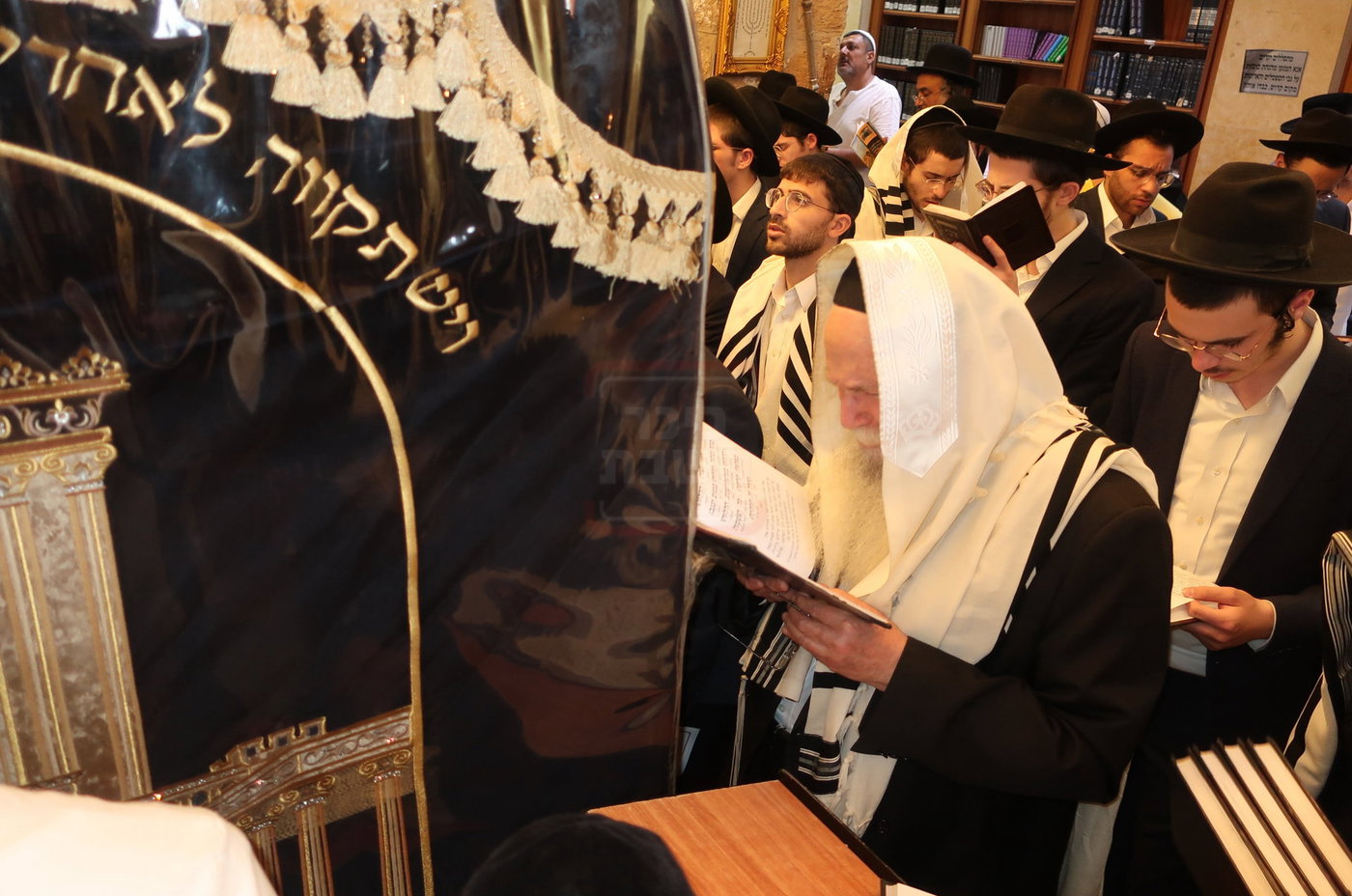 הגאון ר' משה דוד ליפקוביץ בקבר רחל