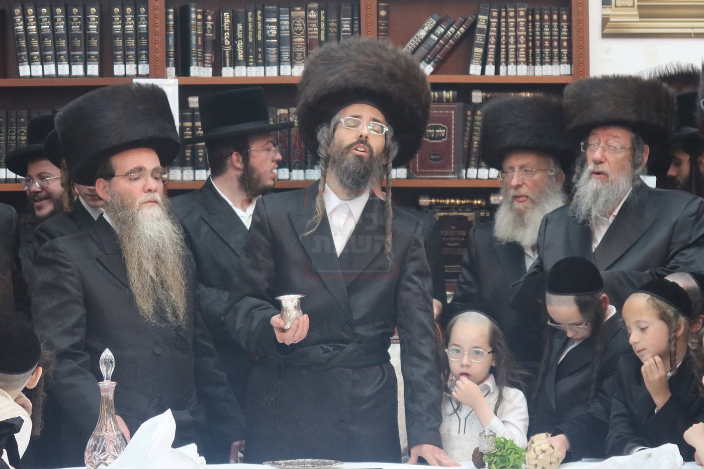 נעילת החג שבועות בחצה"ק זוועהיל