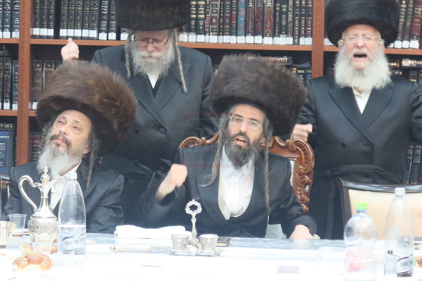 נעילת החג שבועות בחצה"ק זוועהיל