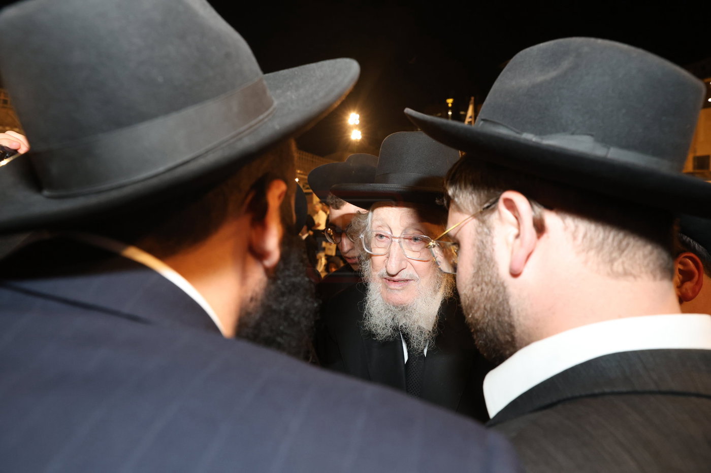 אדמורי"ם ורבנים בכותל - אסרו חג שבועות