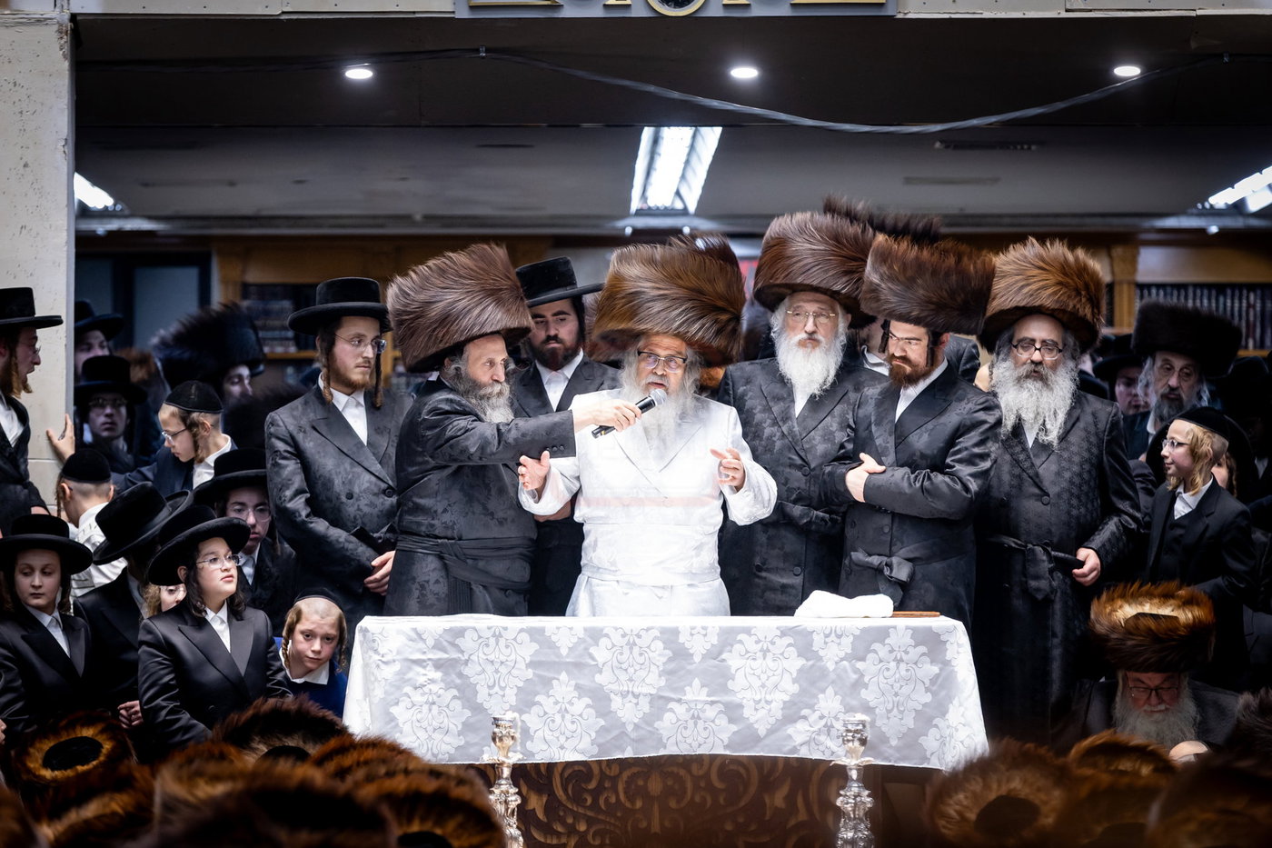 נעילת החג שבועות בחצר הקודש סאטמר
