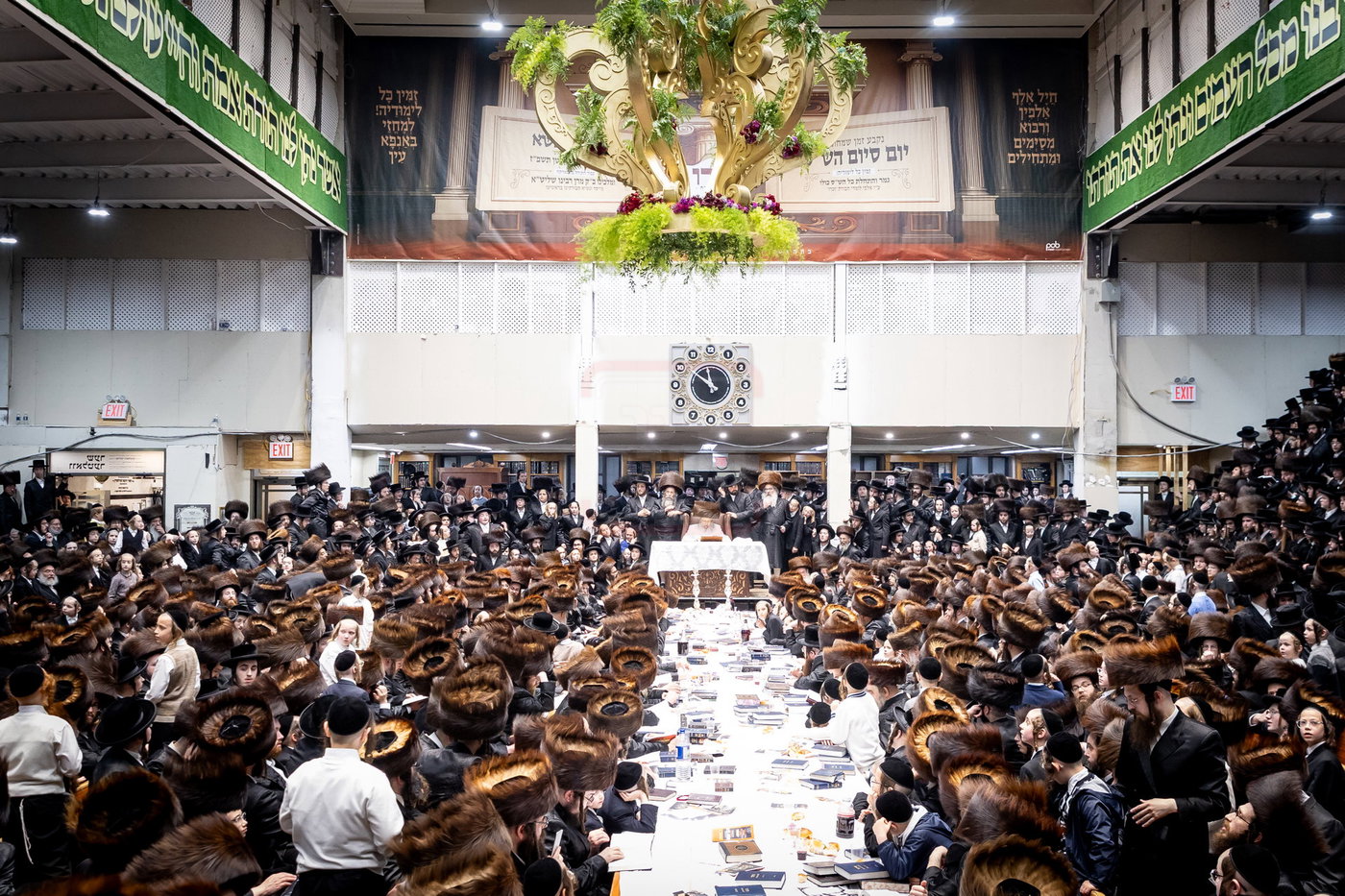 נעילת החג שבועות בחצר הקודש סאטמר