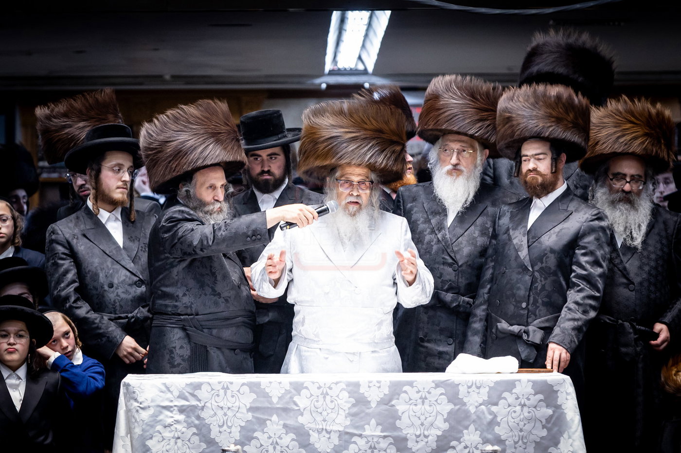 נעילת החג שבועות בחצר הקודש סאטמר