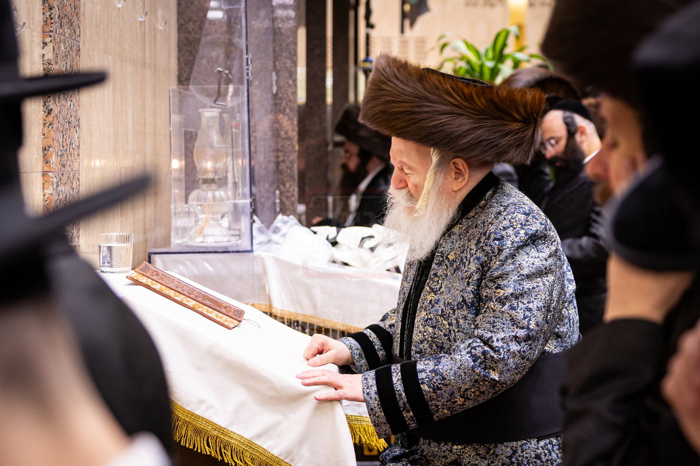 נעילת החג ופארשפיל בחצה"ק באבוב