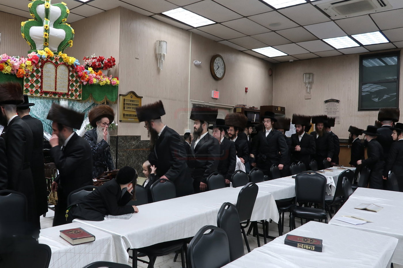נעילת החג בחצה"ק צאנז זוועהיל 