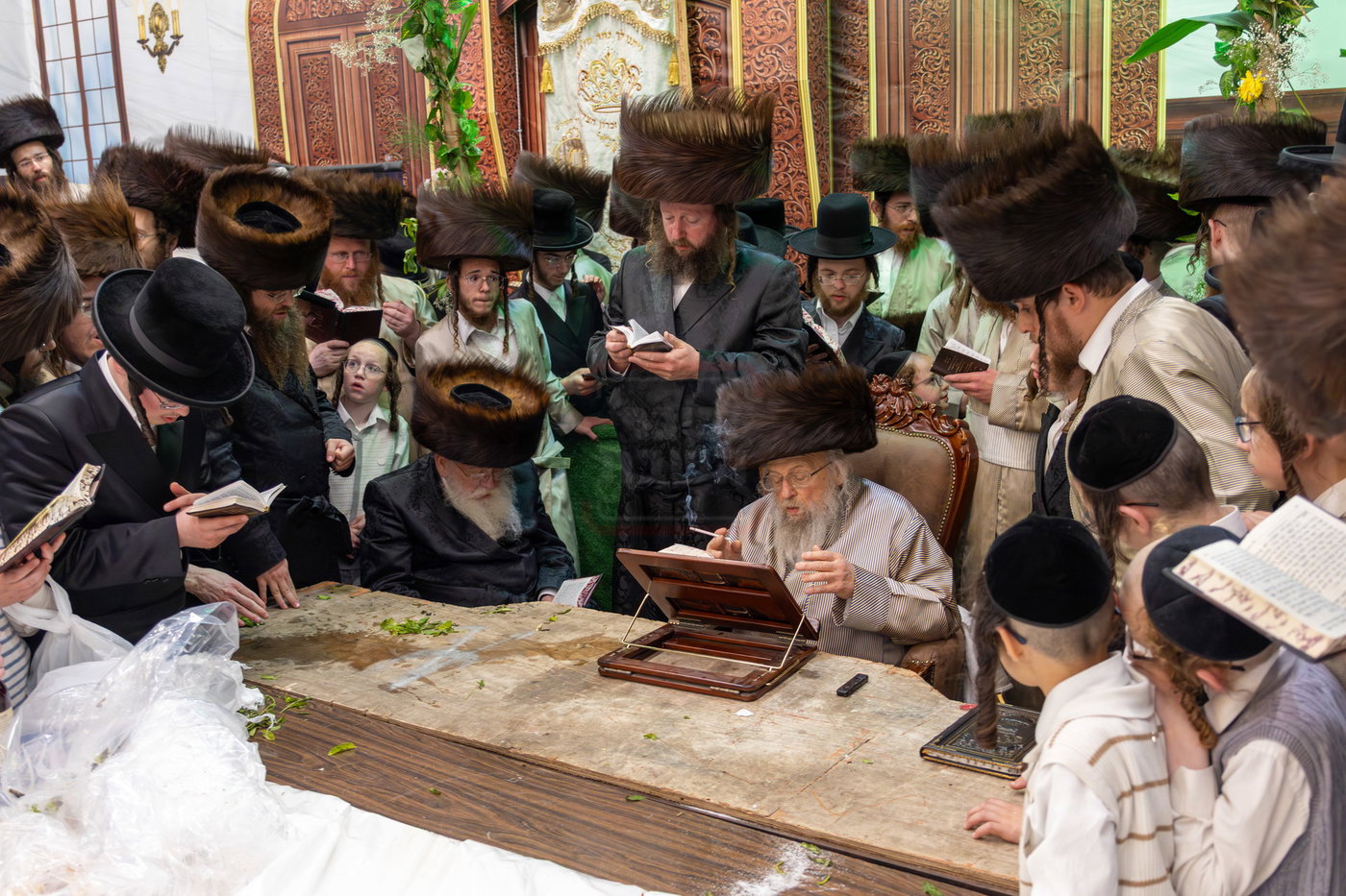 ערב החג בחצה"ק פינסק קרלין