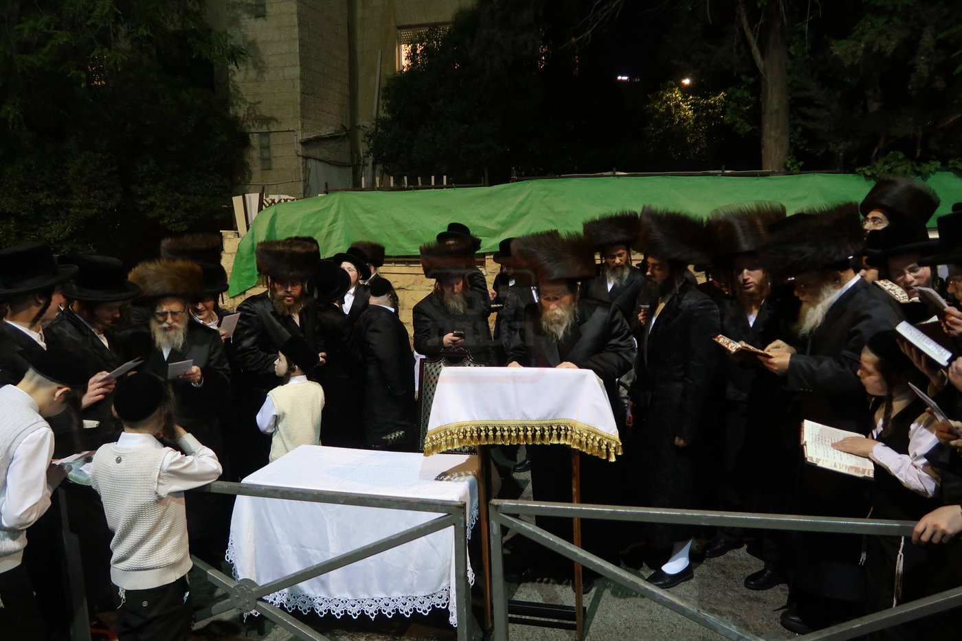 האדמו"ר מערלוי בקידוש לבנה