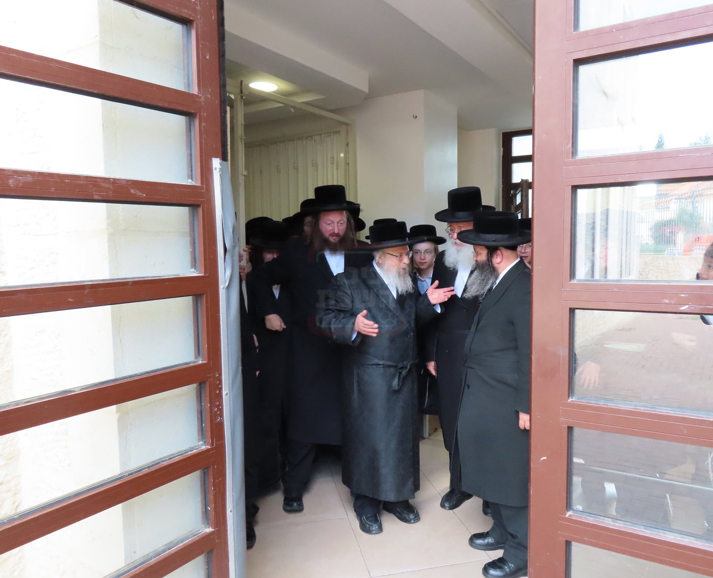 האדמו"ר מפינסק קרלין בביקור בישיבתו בביתר עילית