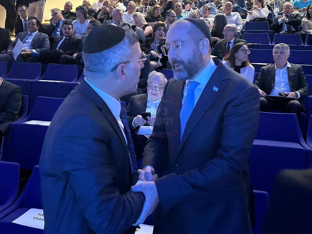 המתקפה המתואמת על המשטרה | 'זופניק בכיכר' עם כל התמונות, הנייעס והחשיפות של השבוע