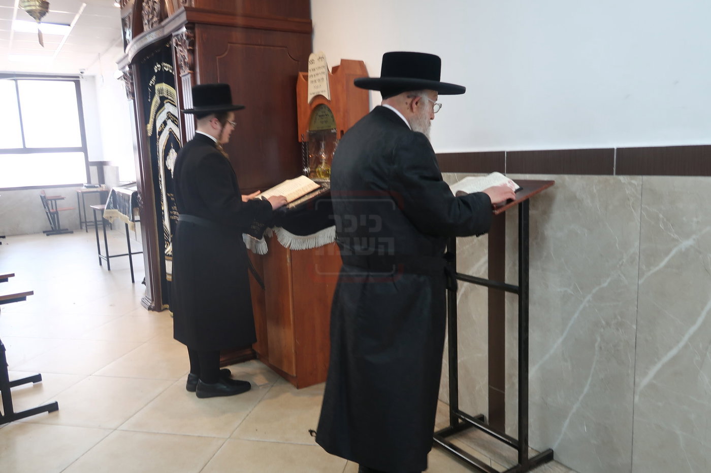 האדמו"ר מפינסק קרלין בביקור בישיבתו בביתר עילית