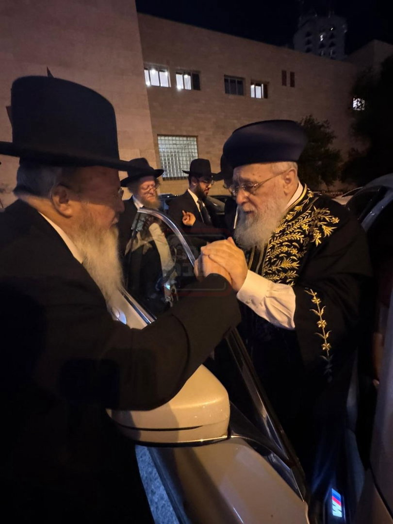 האדמו"ר שפיטר את כל הגבאים | 'זופניק בכיכר' עם כל התמונות, הנייעס והחשיפות של השבוע