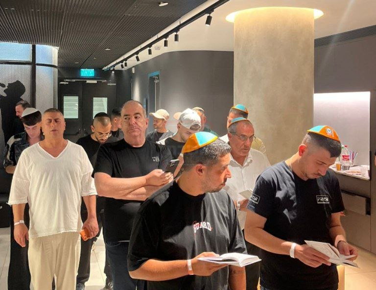 האדמו"ר שפיטר את כל הגבאים | 'זופניק בכיכר' עם כל התמונות, הנייעס והחשיפות של השבוע