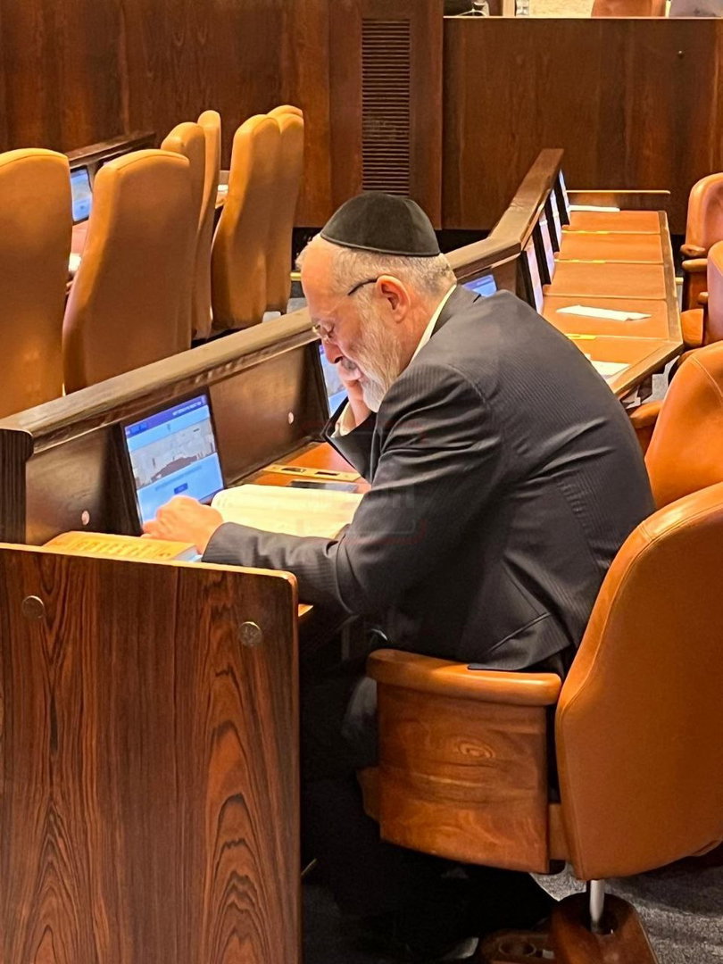 האדמו"ר שפיטר את כל הגבאים | 'זופניק בכיכר' עם כל התמונות, הנייעס והחשיפות של השבוע