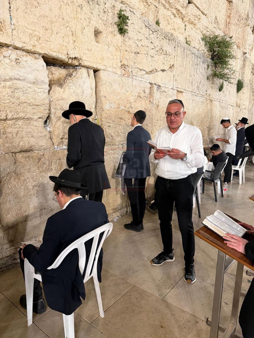 האדמו"ר שפיטר את כל הגבאים | 'זופניק בכיכר' עם כל התמונות, הנייעס והחשיפות של השבוע