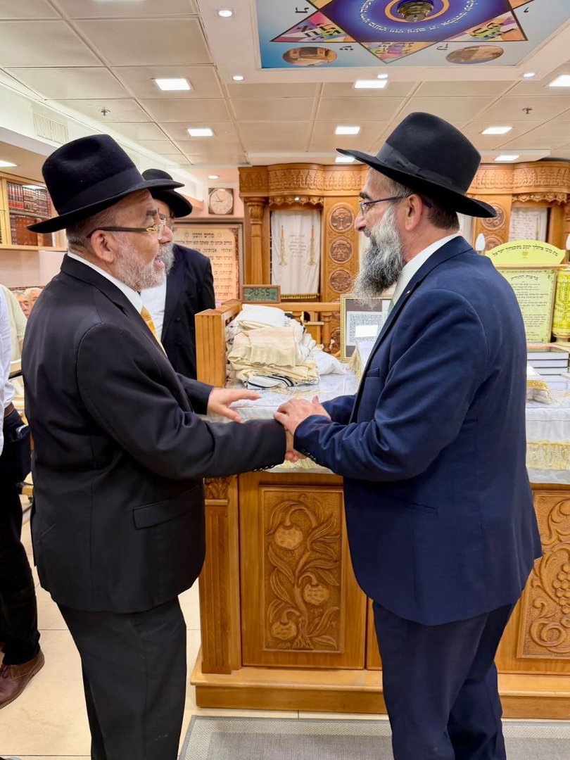 האדמו"ר שפיטר את כל הגבאים | 'זופניק בכיכר' עם כל התמונות, הנייעס והחשיפות של השבוע