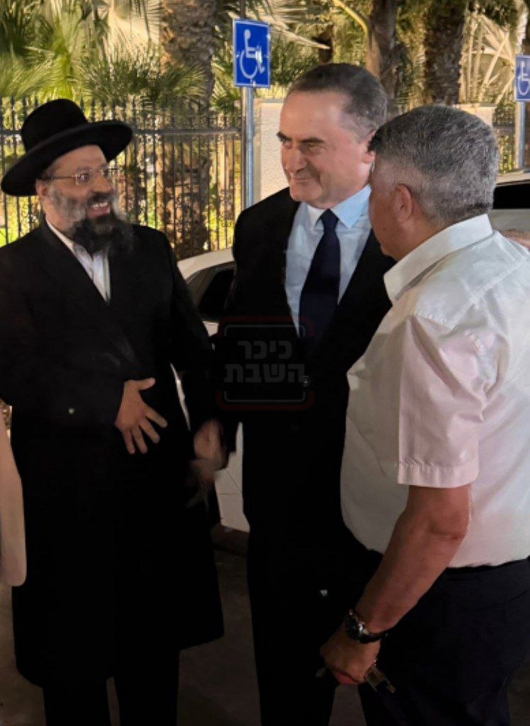 האדמו"ר שפיטר את כל הגבאים | 'זופניק בכיכר' עם כל התמונות, הנייעס והחשיפות של השבוע