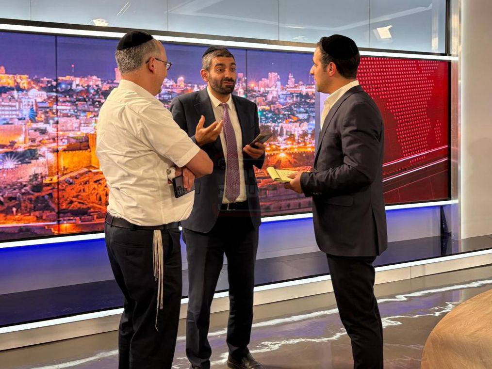 האדמו"ר שפיטר את כל הגבאים | 'זופניק בכיכר' עם כל התמונות, הנייעס והחשיפות של השבוע