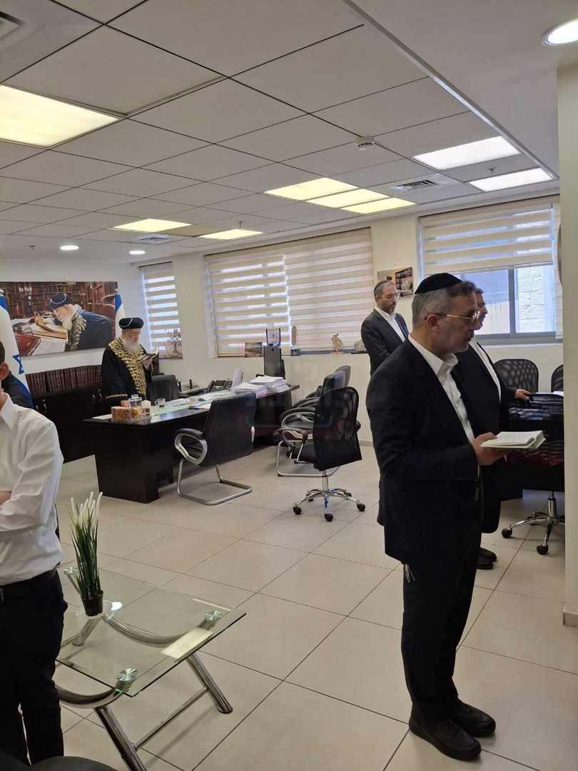 האדמו"ר שפיטר את כל הגבאים | 'זופניק בכיכר' עם כל התמונות, הנייעס והחשיפות של השבוע