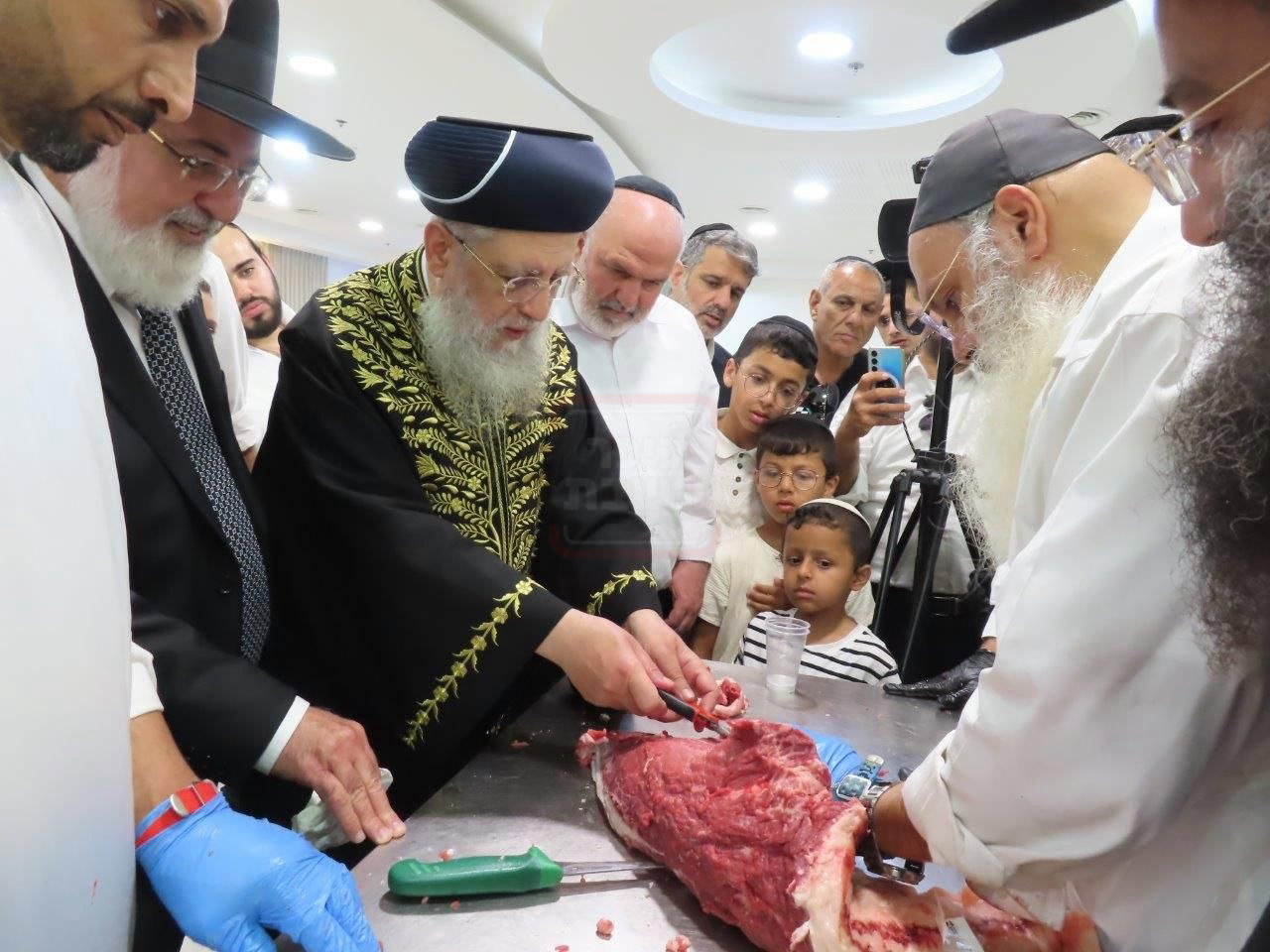 האדמו"ר שפיטר את כל הגבאים | 'זופניק בכיכר' עם כל התמונות, הנייעס והחשיפות של השבוע