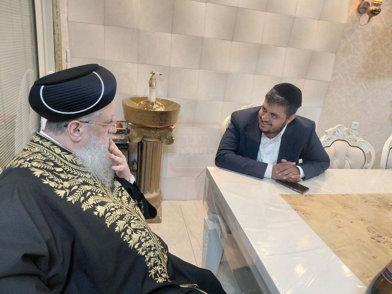 האדמו"ר שפיטר את כל הגבאים | 'זופניק בכיכר' עם כל התמונות, הנייעס והחשיפות של השבוע