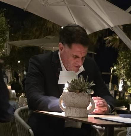 האדמו"ר שפיטר את כל הגבאים | 'זופניק בכיכר' עם כל התמונות, הנייעס והחשיפות של השבוע