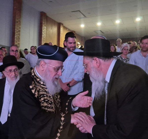 האדמו"ר שפיטר את כל הגבאים | 'זופניק בכיכר' עם כל התמונות, הנייעס והחשיפות של השבוע