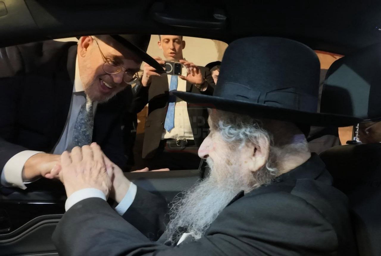 האדמו"ר שפיטר את כל הגבאים | 'זופניק בכיכר' עם כל התמונות, הנייעס והחשיפות של השבוע
