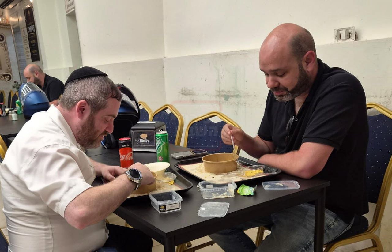 האדמו"ר שפיטר את כל הגבאים | 'זופניק בכיכר' עם כל התמונות, הנייעס והחשיפות של השבוע