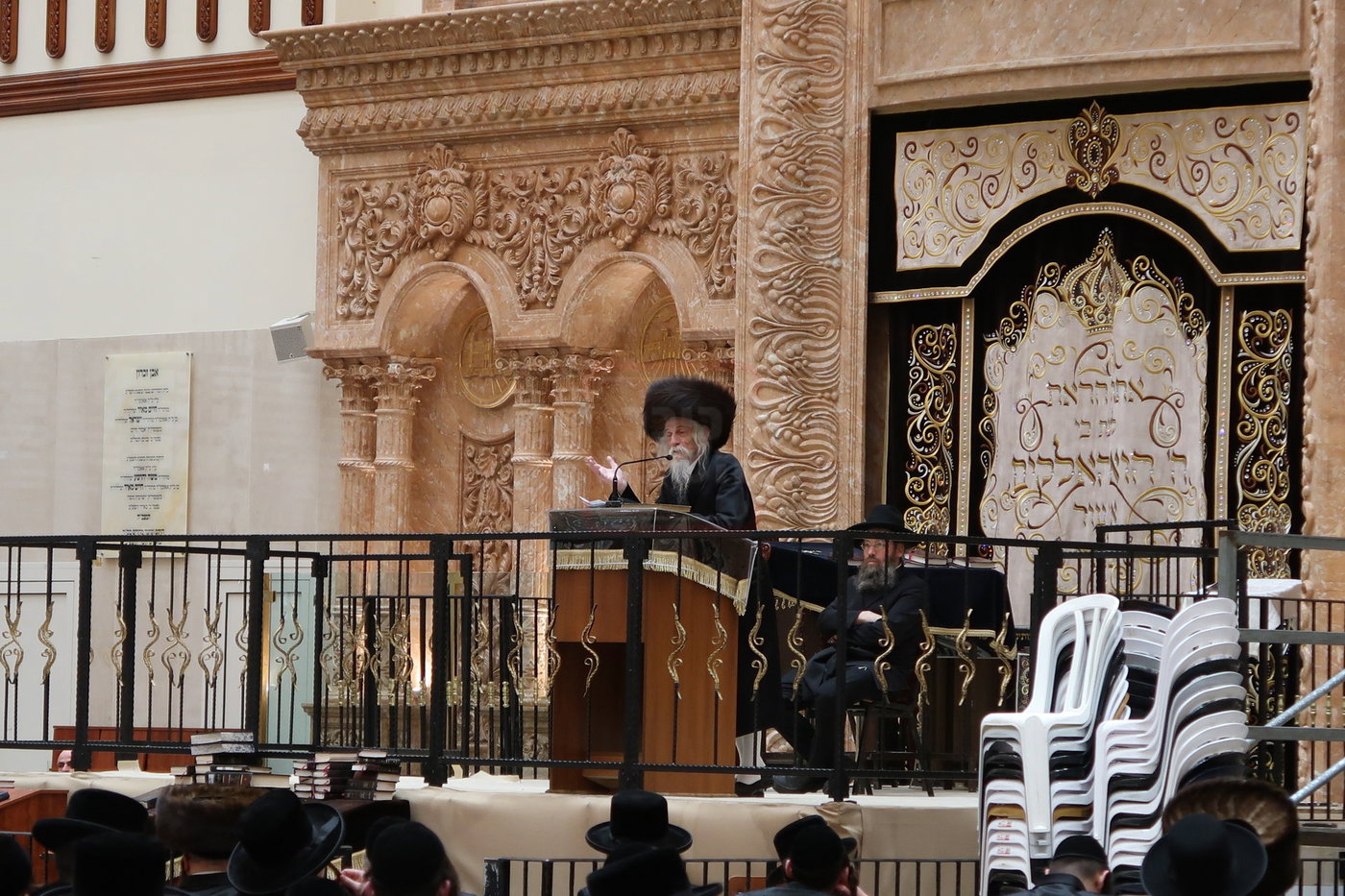 האדמו"ר מסטריקוב בכינוס למחוייבי גיוס בויז'ניץ