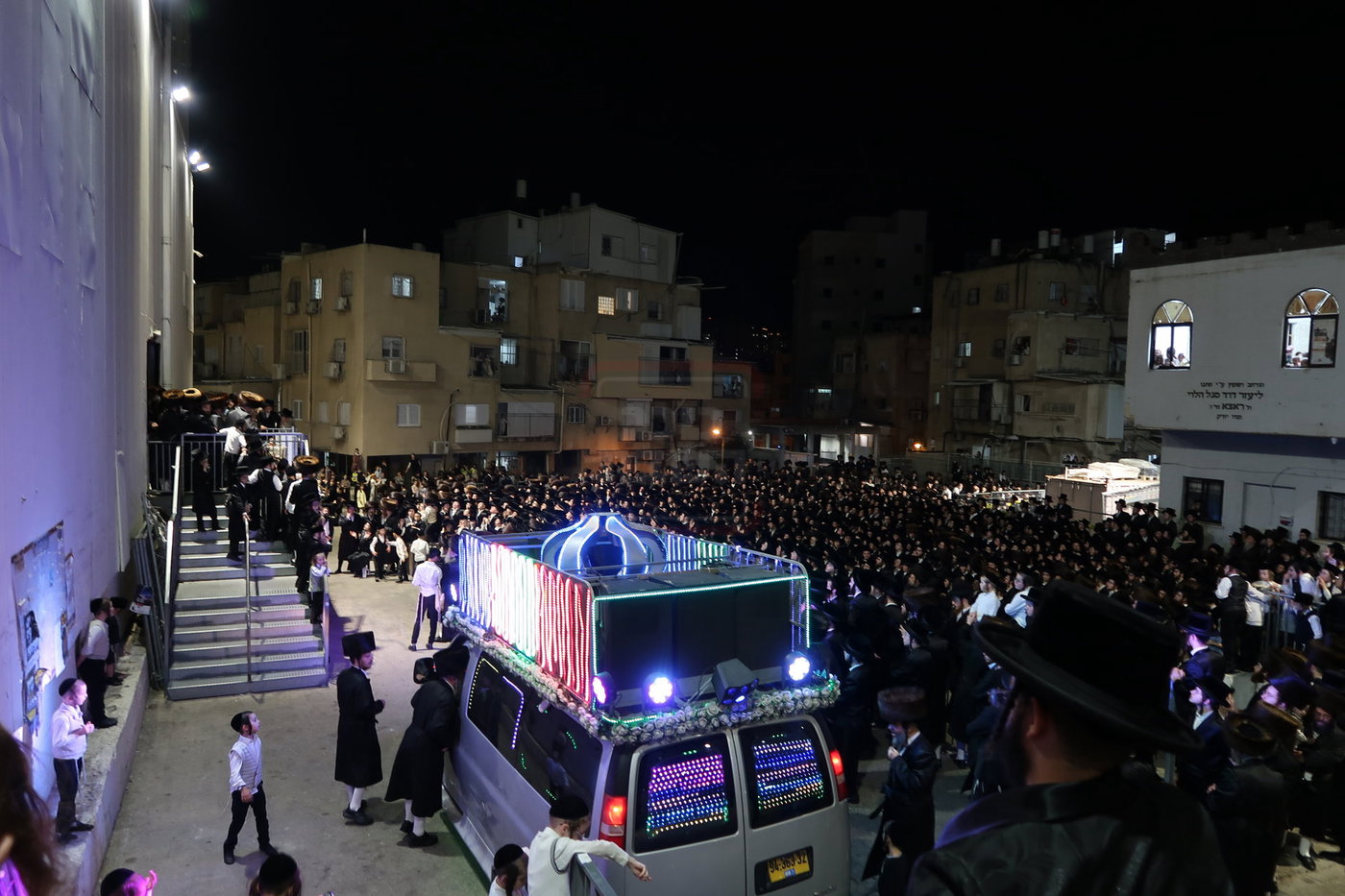 מוצאי שבת ש"ב בויז'ניץ