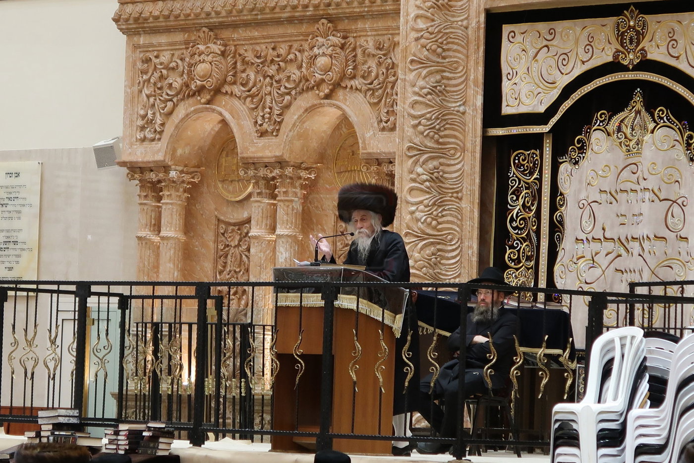 האדמו"ר מסטריקוב בכינוס למחוייבי גיוס בויז'ניץ