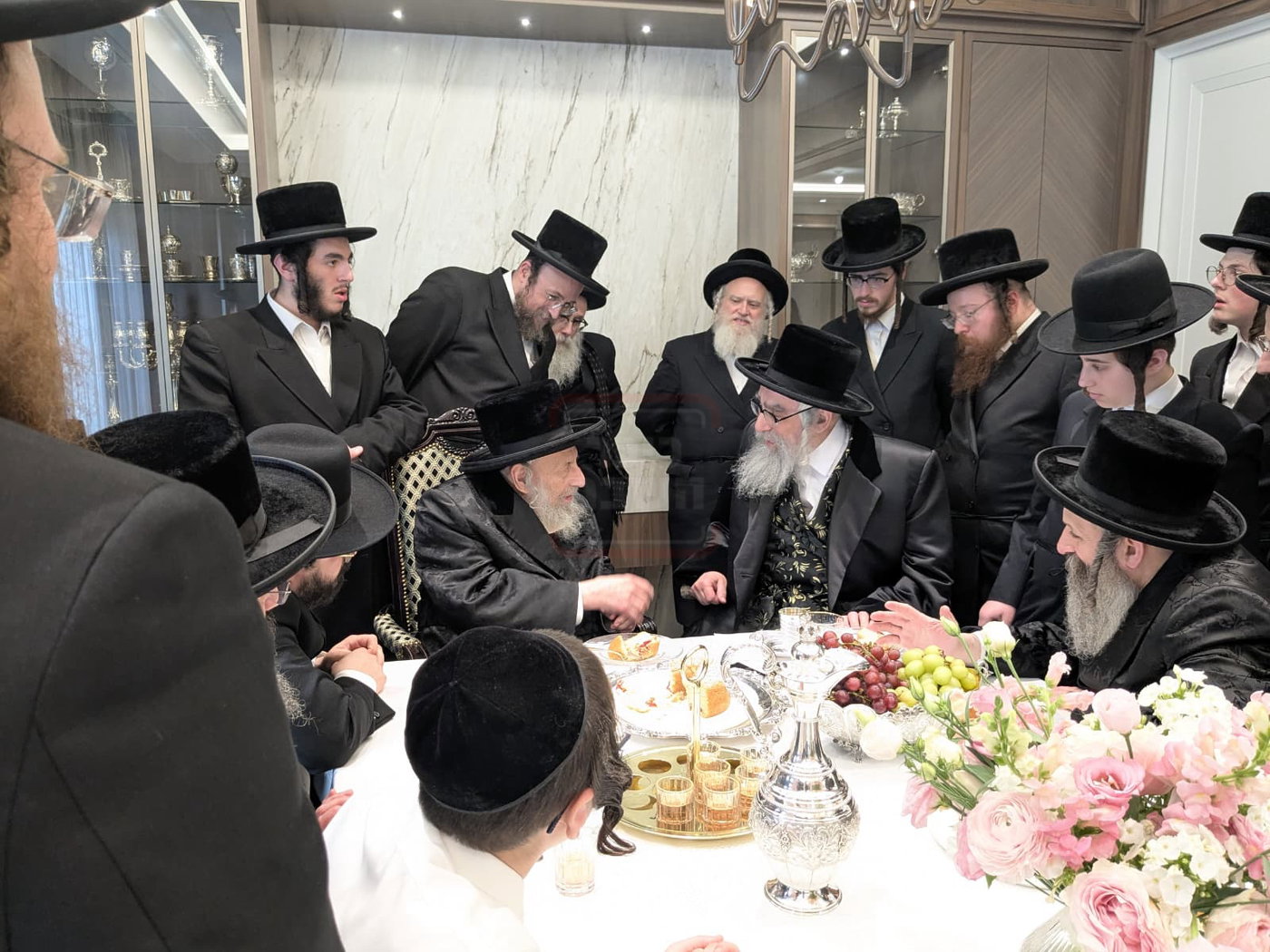 האדמו"ר מויז'ניץ מונסי בביקור אצל האדמו"ר מהארנסטייפל