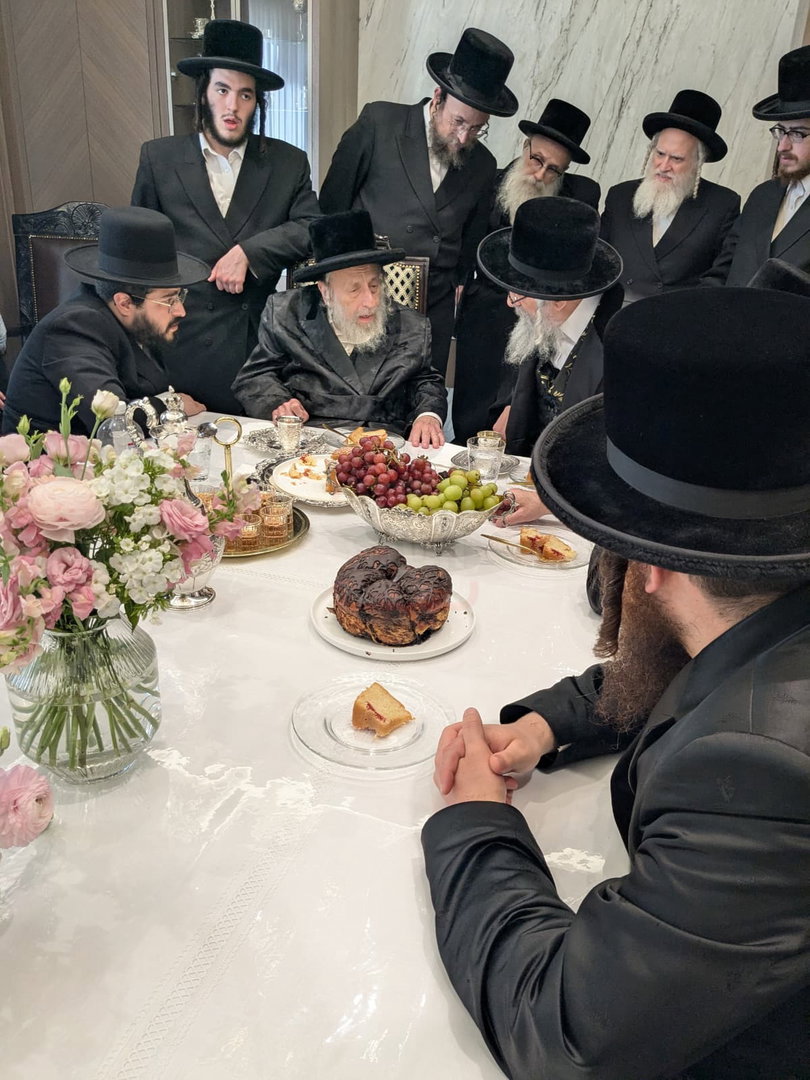 האדמו"ר מויז'ניץ מונסי בביקור אצל האדמו"ר מהארנסטייפל