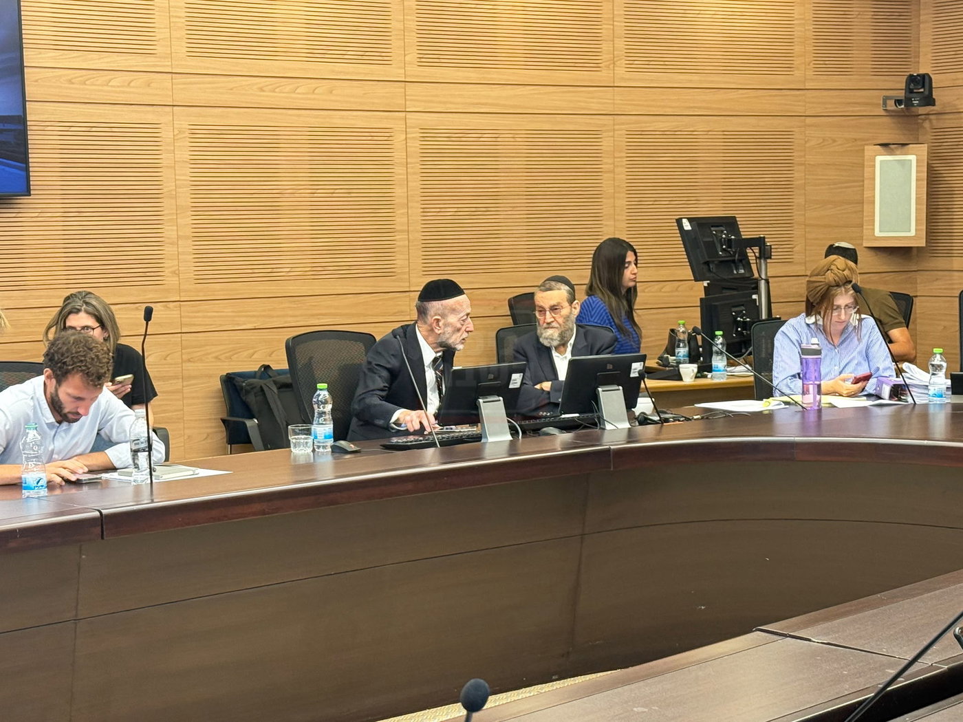 הח"כים שלא מדברים זה עם זה | 'זופניק בכיכר' עם כל התמונות, הנייעס והחשיפות של השבוע