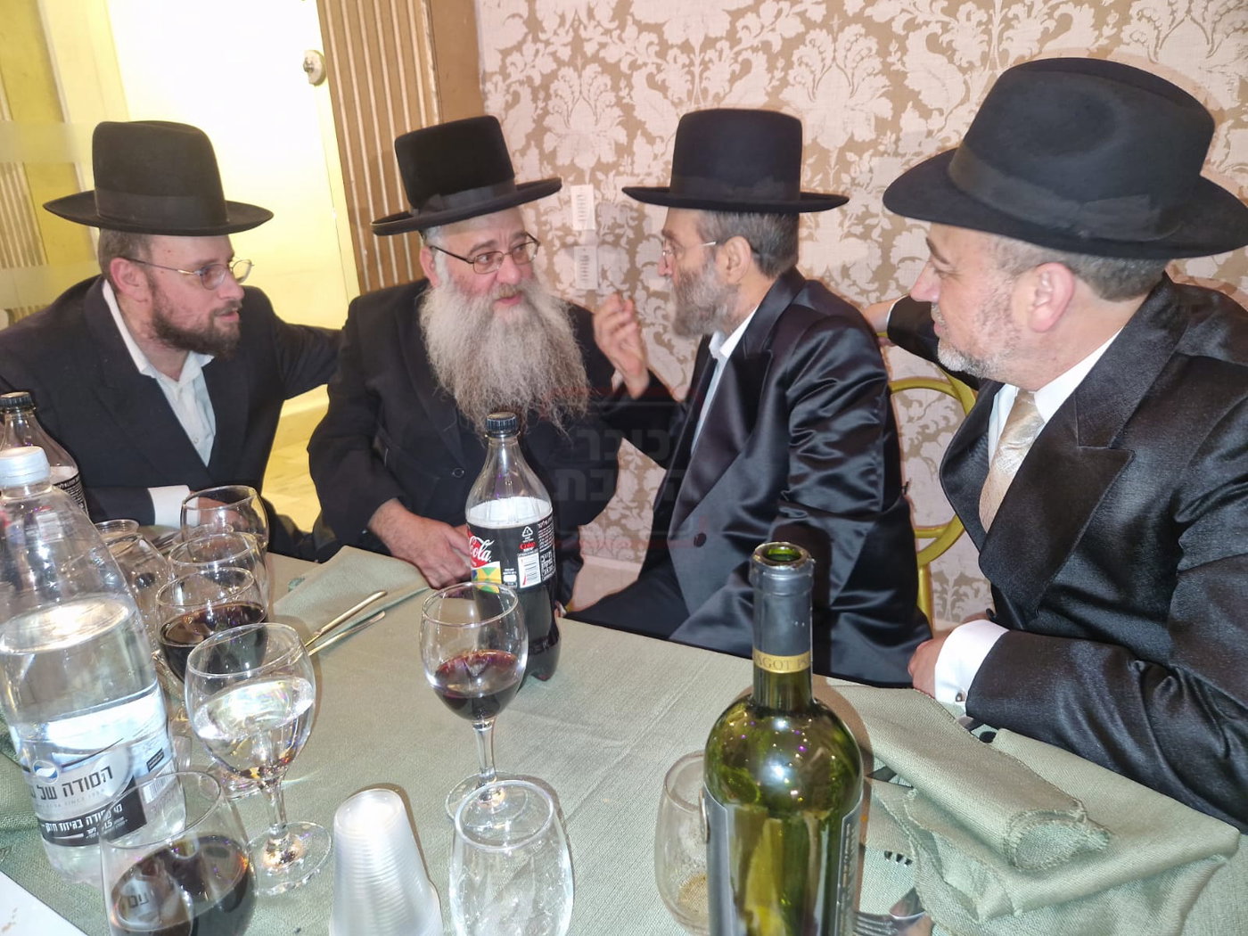 הסוד המסעיר סביב מצבו של האדמו"ר | 'זופניק בכיכר' עם כל התמונות, הנייעס והחשיפות של השבוע