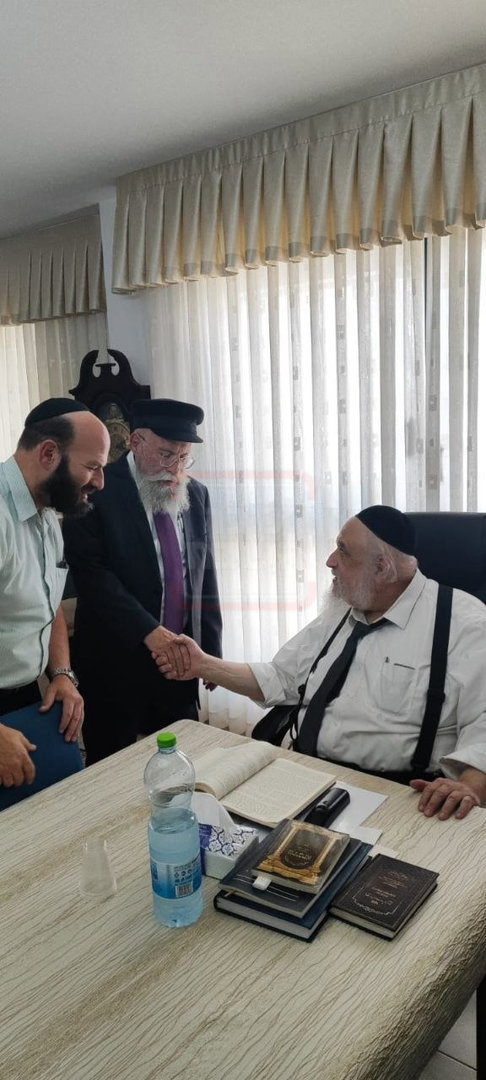 הסוד המסעיר סביב מצבו של האדמו"ר | 'זופניק בכיכר' עם כל התמונות, הנייעס והחשיפות של השבוע