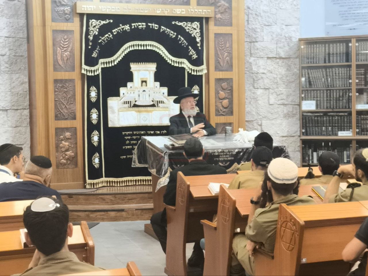 הסוד המסעיר סביב מצבו של האדמו"ר | 'זופניק בכיכר' עם כל התמונות, הנייעס והחשיפות של השבוע
