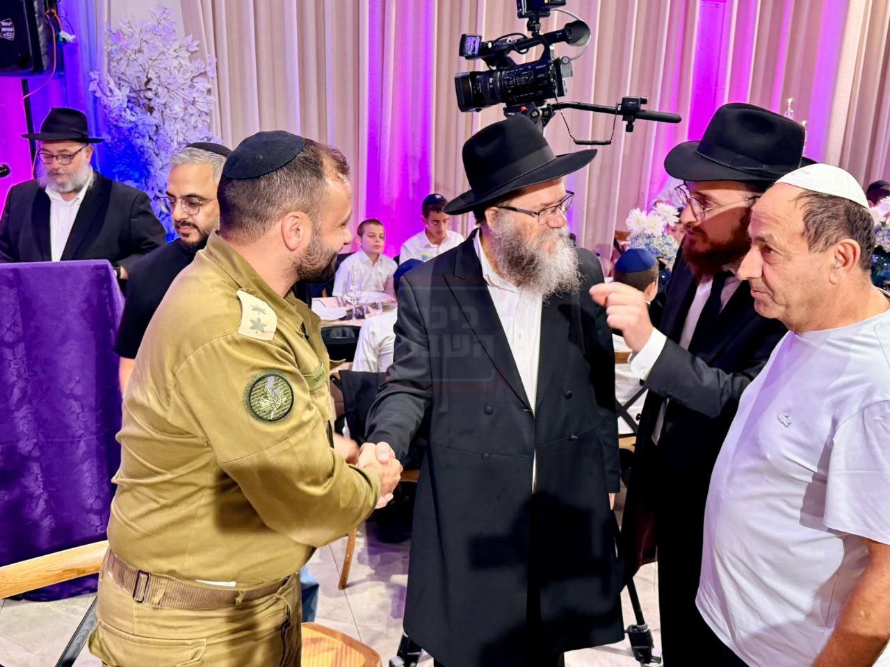 הסוד המסעיר סביב מצבו של האדמו"ר | 'זופניק בכיכר' עם כל התמונות, הנייעס והחשיפות של השבוע