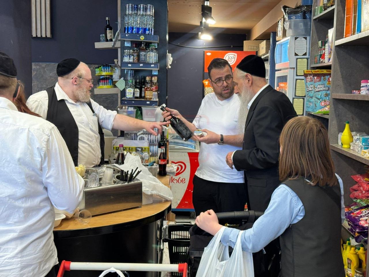 הסוד המסעיר סביב מצבו של האדמו"ר | 'זופניק בכיכר' עם כל התמונות, הנייעס והחשיפות של השבוע